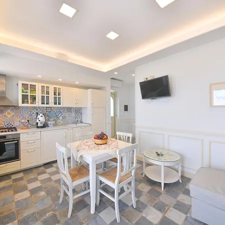 Belgodere Di Mezzavia Bed & Breakfast
